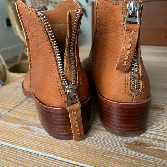 DOLCE VITA TAVIN BOOTIE, size 6 - Picture 3 of 3